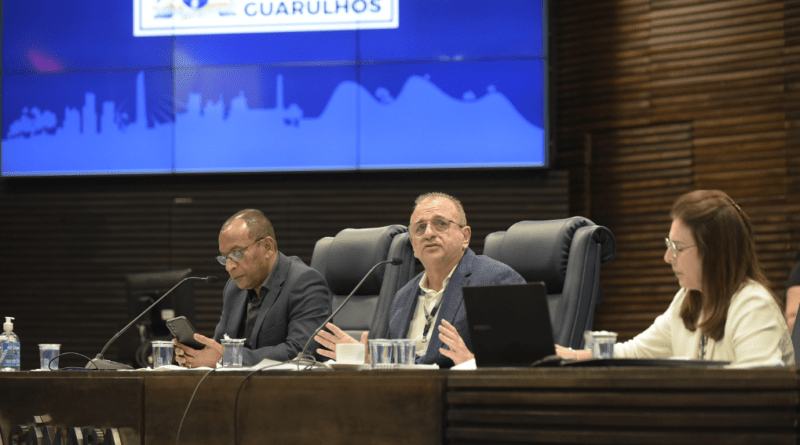 Edmilson Americano apresenta LDO 2025 na Câmara de Guarulhos